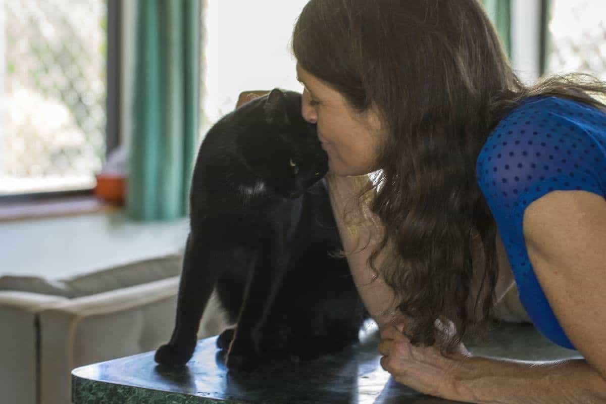 lovecat - Dr Laurie Moore Spiritual Teacher and Animal Communicator | Satsangs, Spiritual Retreats, Healing Retreats, and Meditation Retreats.